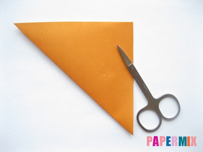 Как сделать морковку из бумаги (оригами) своими руками - шаг 2