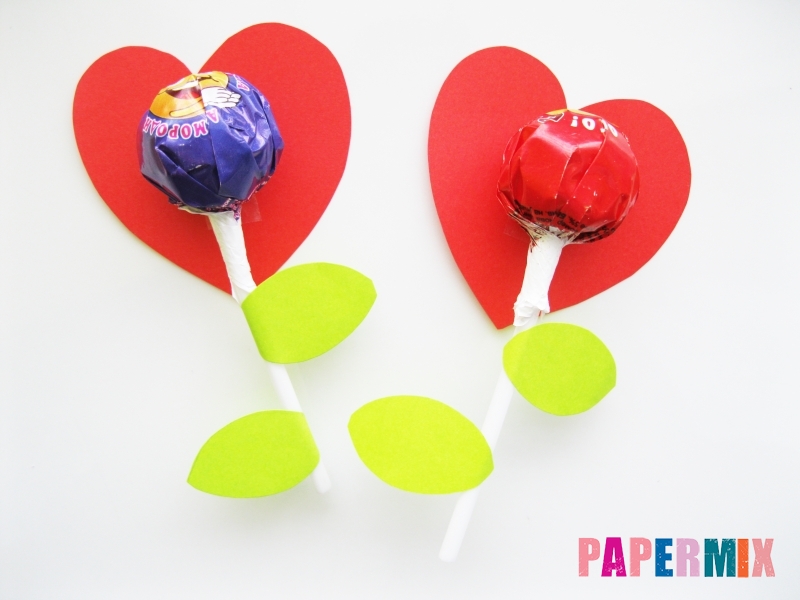 Как сделать цветочки из чупа-чупса ко дню святого Валентина - шаг 6