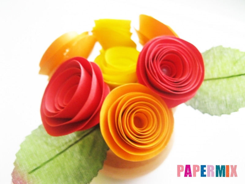 Как сделать букет роз из цветной бумаги своими руками - шаг 9