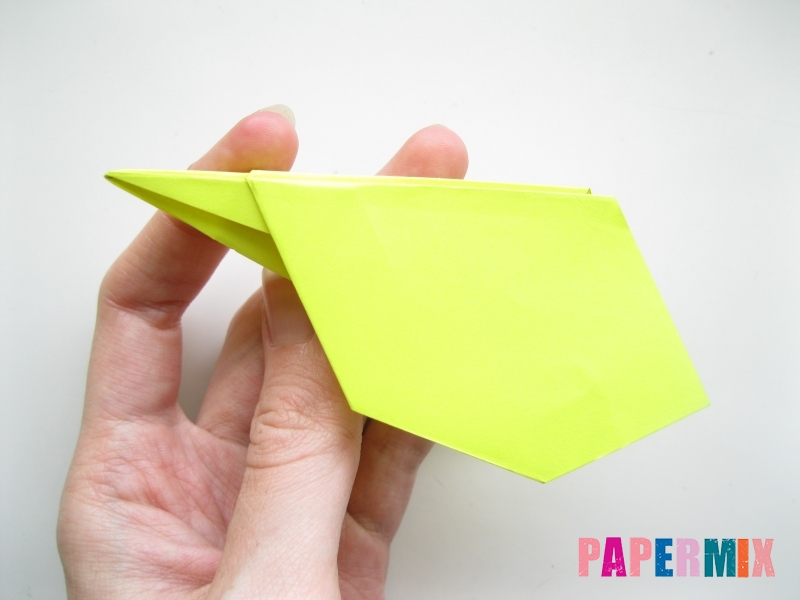 Как сделать летающий самолет из бумаги своими руками - шаг 8