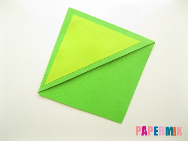 Как сделать закладку в форме лягушки из бумаги - шаг 6