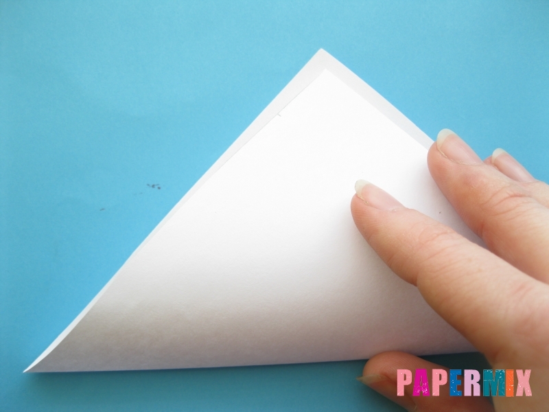 Как сделать закладку зайчик из бумаги поэтапно - шаг 2